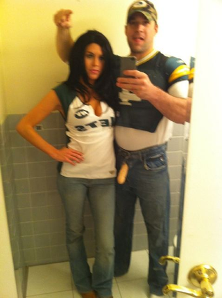 Illustration for article titled Here Are Many More Shots of People Pretending To Be Brett Favre And Jenn Sterger
